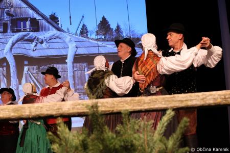 Ples in glasba izpod kamniških planin v izvedbi Folklorne skupine Kamnik in njihovih prijateljev  (83)
